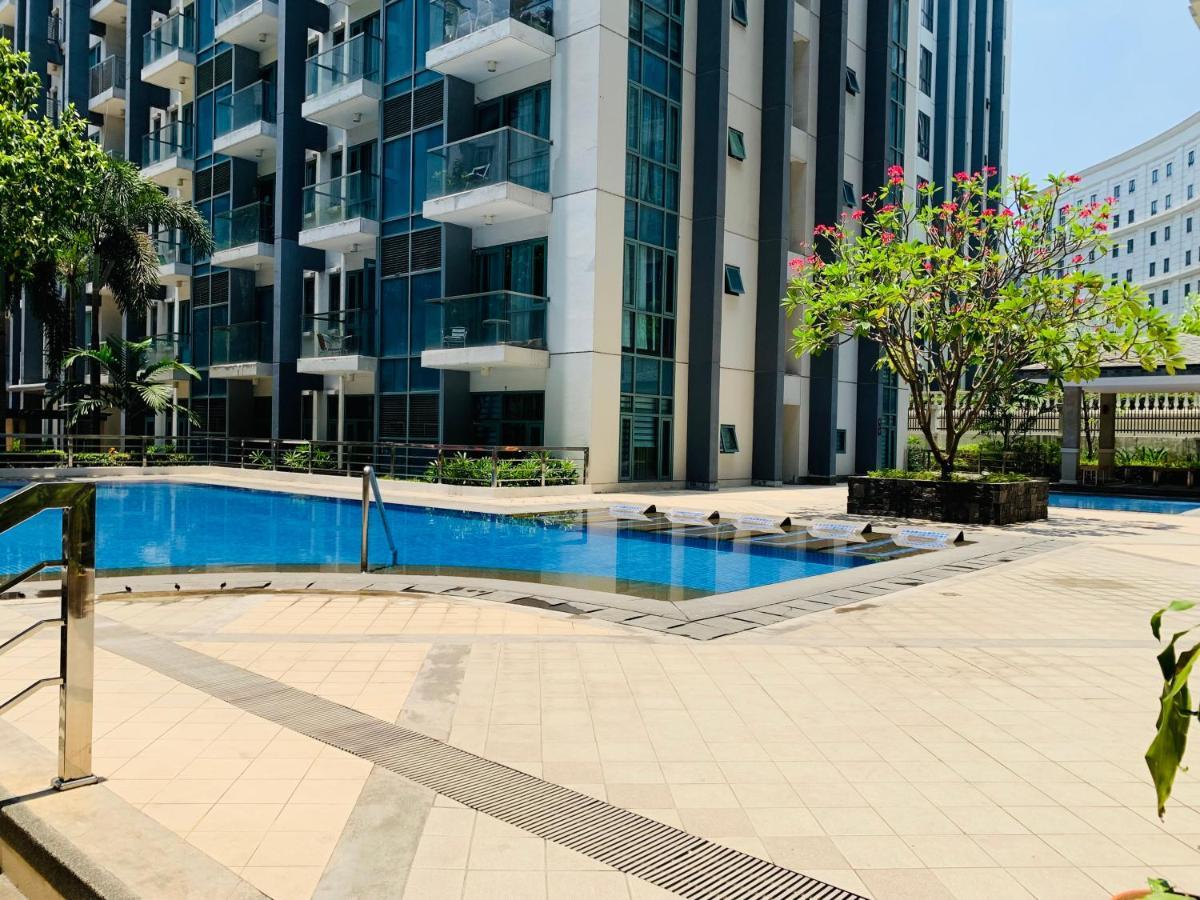 Two Palm Tree Villas Condominium - Studio 8Th Fl With Balcony - Across Terminal 3 Airport Pasay Exterior photo