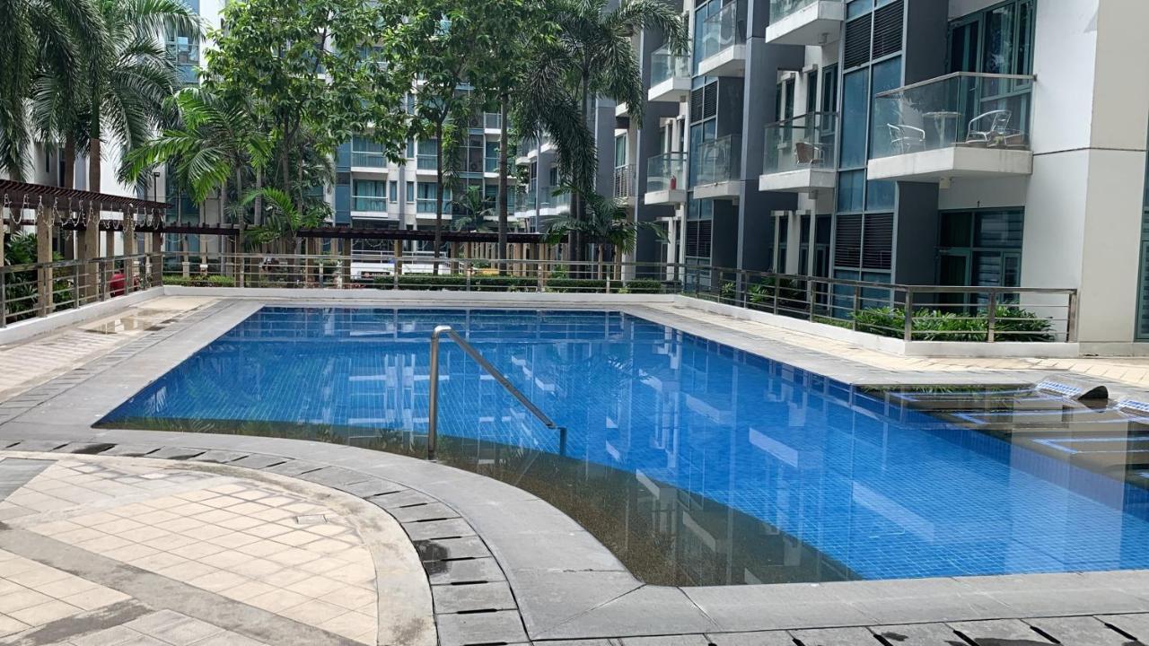 Two Palm Tree Villas Condominium - Studio 8Th Fl With Balcony - Across Terminal 3 Airport Pasay Exterior photo