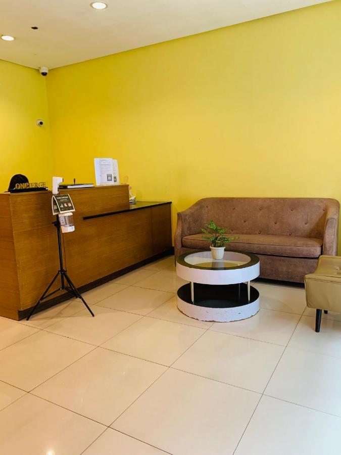Two Palm Tree Villas Condominium - Studio 8Th Fl With Balcony - Across Terminal 3 Airport Pasay Exterior photo